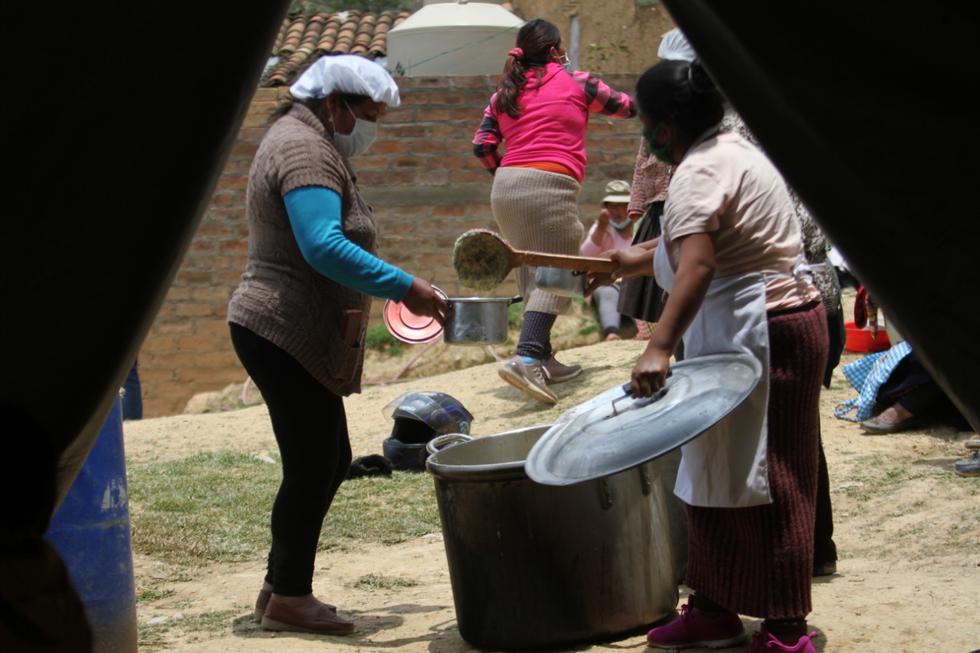 Con ollas comunes, mujeres salvan del hambre a un barrio entero de Huancayo